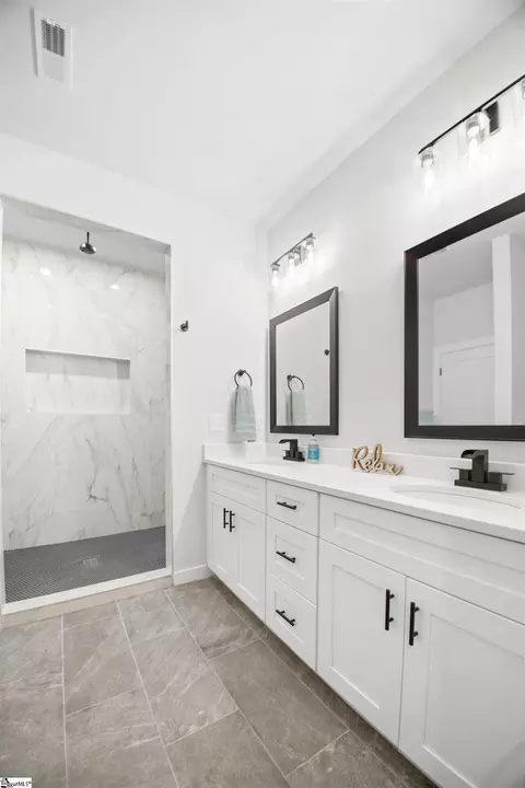 Bath - 301 Front St, Easley, SC 29640 photo 1 of 5
