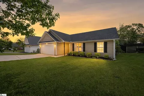 4 Richmond Dr, Greenville, SC 29617