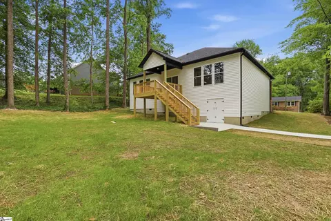 Exterior - 206 Kendrick St, Greer, SC 29651 photo 5 of 7