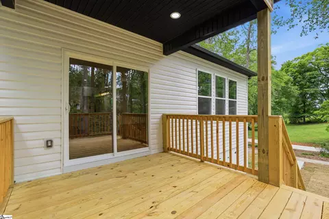 Exterior - 206 Kendrick St, Greer, SC 29651 photo 3 of 7