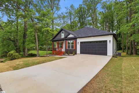 Exterior - 206 Kendrick St, Greer, SC 29651 photo 7 of 7