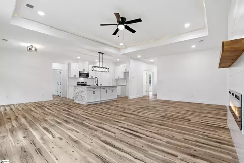 Living - 206 Kendrick St, Greer, SC 29651 photo 3 of 4