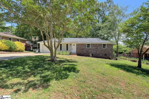 4 Darby Ct, Taylors, SC 29687
