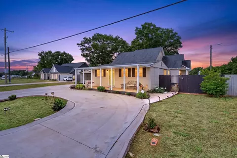 129 Gano Dr, Woodruff, SC 29388