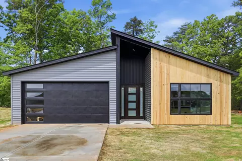 1081 Country Club Rd, Pickens, SC 29671