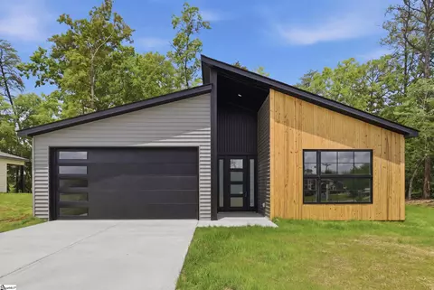 1081 Country Club Rd, Pickens, SC 29671