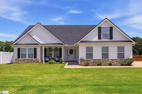 142 Peachtree Rd, Boiling Springs, SC 29316