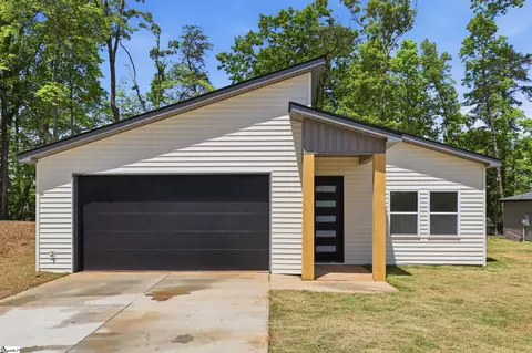 1077 Country Club Rd, Pickens, SC 29671