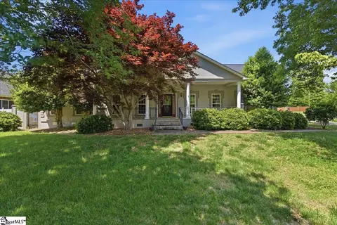 212 Watersedge Dr, Boiling Springs, SC 29316