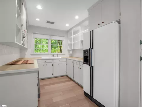 Kitchen - 7 Heartstone Ln, Landrum, SC 29356 photo 4 of 4