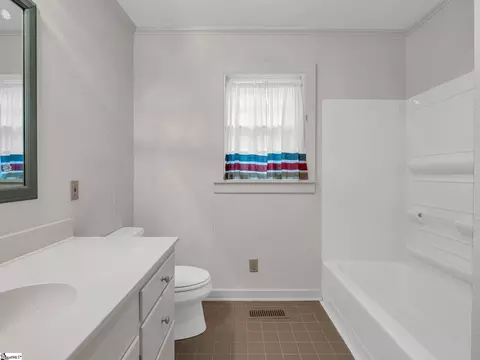 Bath - 7 Heartstone Ln, Landrum, SC 29356 photo 4 of 5