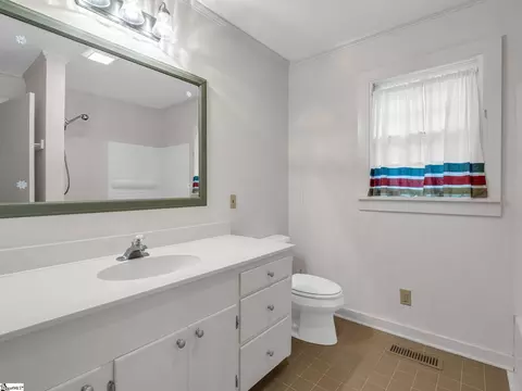 Bath - 7 Heartstone Ln, Landrum, SC 29356 photo 3 of 5