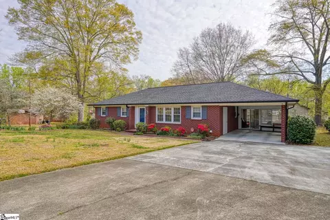 137 Whittier Pl, Spartanburg, SC 29303