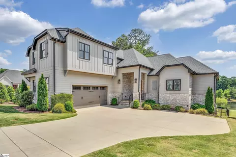 201 Chestnut Pond Ln, Simpsonville, SC 29681