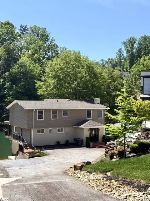 1200 Loran Pointe Cir, Seneca, SC 29672