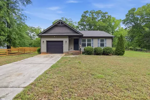 5010 Bragg Rd, Woodruff, SC 29388