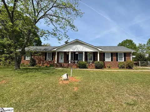 927 Cardinal Dr, Easley, SC 29642