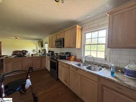 Kitchen - 927 Cardinal Dr, Easley, SC 29642 photo 2 of 4