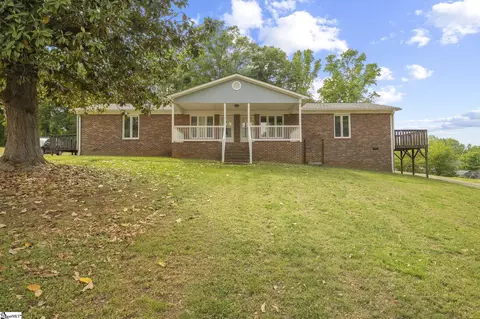 113-115 Hunter Dr, Boiling Springs, SC 29316