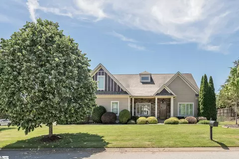 2 Laurel Grove Dr, Simpsonville, SC 29681