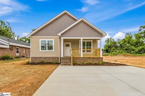 215 W Durst Ave, Greenwood, SC 29646