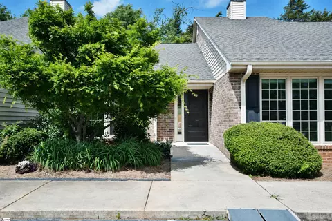 73 Forest Lake Dr, Simpsonville, SC 29681