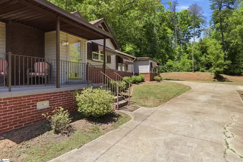 556 Club Dr, Greenville, SC 29611