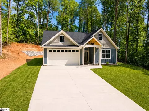 202 Loblolly Dr, Westminster, SC 29693