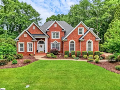 14 Wolf Run Dr, Simpsonville, SC 29681