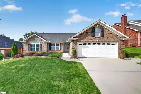 11 Cedarcrest Ct, Simpsonville, SC 29680