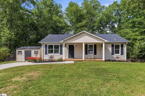 323 Pinonwood Dr, Simpsonville, SC 29680