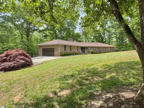 164 Creekside Dr, Pickens, SC 29671