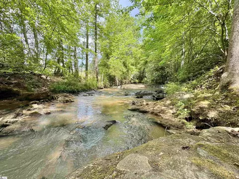 164 Creekside Dr, Pickens, SC 29671