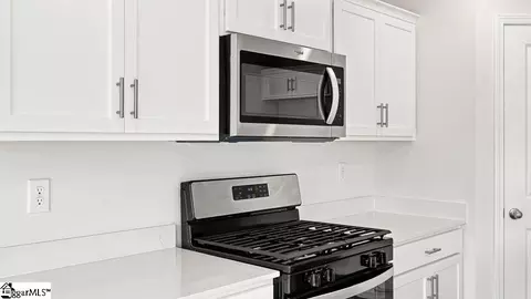 Kitchen - 136 Lazzon Rd, Moore, SC 29369 photo 4 of 7