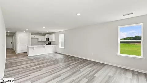 Living - 128 Lazzon Rd, Moore, SC 29369 photo 3 of 5