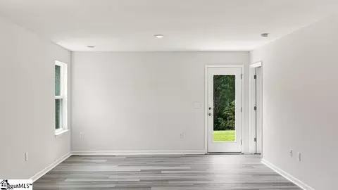 Living - 128 Lazzon Rd, Moore, SC 29369 photo 2 of 5