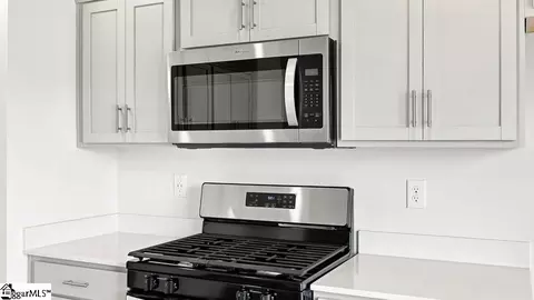 Kitchen - 135 Lazzon Rd, Moore, SC 29369 photo 3 of 5