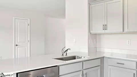 Kitchen - 135 Lazzon Rd, Moore, SC 29369 photo 4 of 5