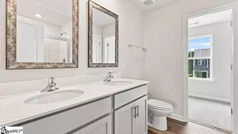 Bath - 135 Lazzon Rd, Moore, SC 29369 photo 2 of 3