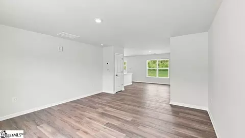 Living - 135 Lazzon Rd, Moore, SC 29369 photo 2 of 3