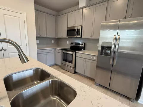 Kitchen - 270 E Compass Way, Easley, SC 29640 photo 3 of 8