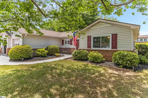 215 Lakeside Cir, Greenville, SC 29615