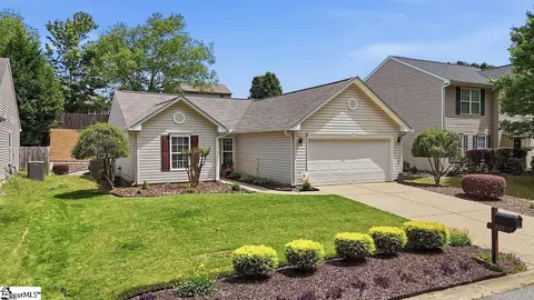 205 Garfield Ln, Simpsonville, SC 29681