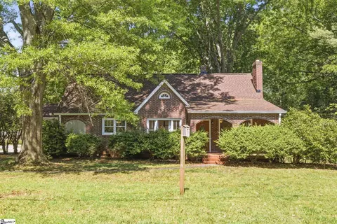 60 Long Forest Dr, Greenville, SC 29617