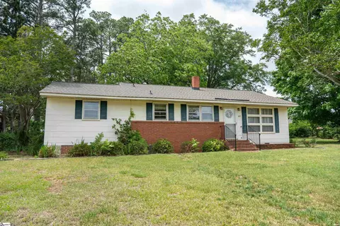 607 Vanney Cir, Boiling Springs, SC 29316