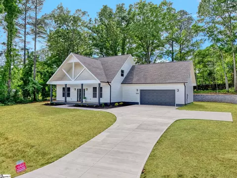 208 Pinehaven St, Laurens, SC 29360