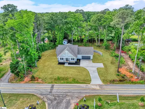 208 Pinehaven St, Laurens, SC 29360