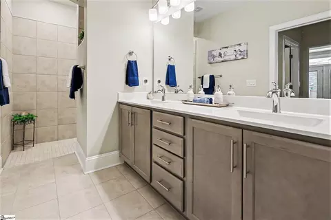 Bath - 616 Elexa Ct, Greer, SC 29650 photo 3 of 4