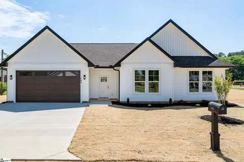 100 Cottage St, Wellford, SC 29385