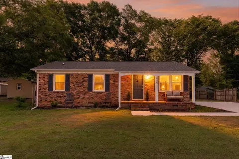 105 G St, Williamston, SC 29697